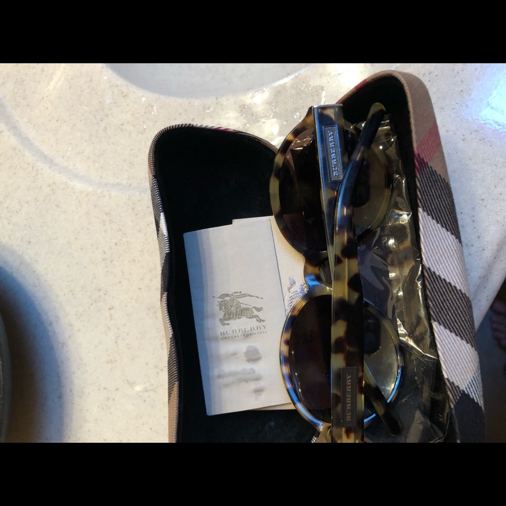 Burberry women glasses used